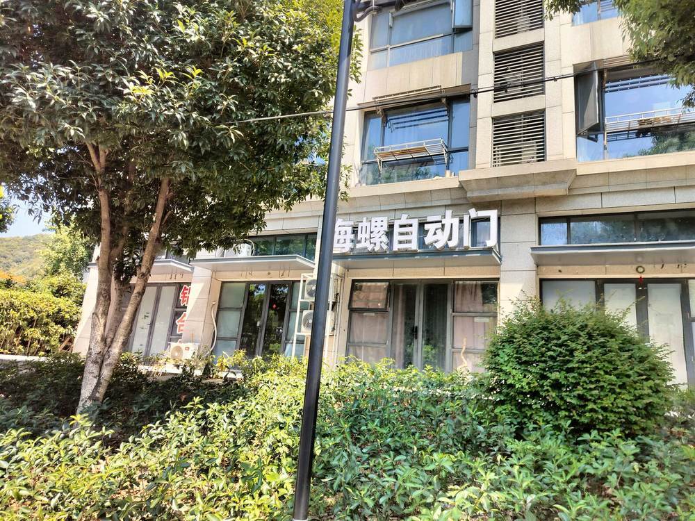 断桥铝合金系统窗应用外景(门店实景)